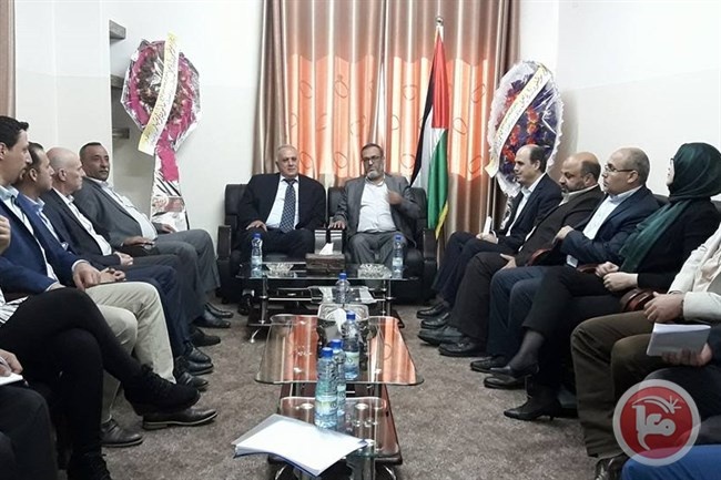 وفد وزارة العمل يتفقد مقر الوزارة بغزة
