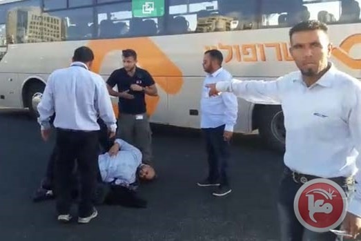سائق فلسطيني يتعرض للاعتداء على خلفية عنصرية