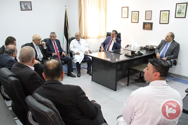 &quot;الوفد الروماني&quot; يبحث التعاون مع مجمع فلسطين الطبي