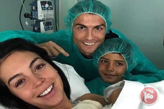 رونالدو أب للمرة الرابعة