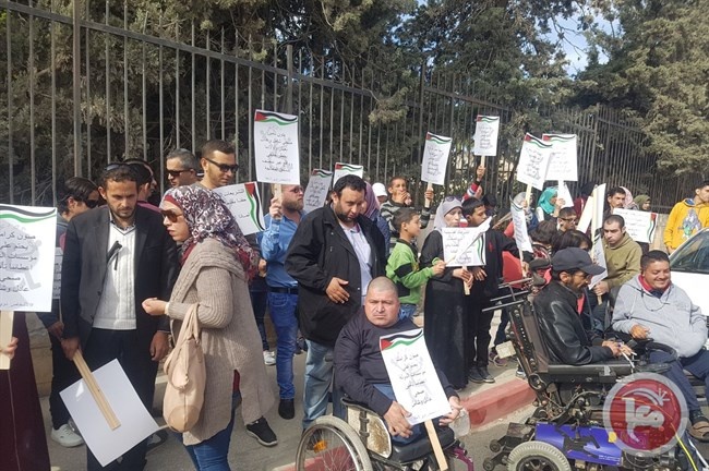 اعتصام مفتوح لذوي الإعاقة أمام مجلس الوزراء للمطالبة بالتأمين الصحي