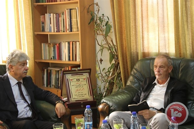 مجدلاني يبحث التطورات مع رئيس المدرسة العليا للصحافة في باريس