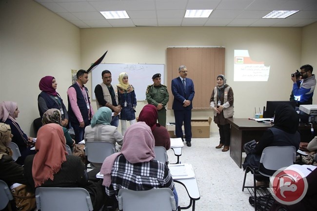محافظ طولكرم يتفقد قاعات تدريب العدادين للتعداد العام