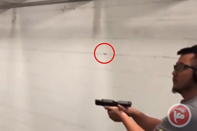 بالفيديو.. يمسك الرصاصة بمسدسه ثم يطلقها منه
