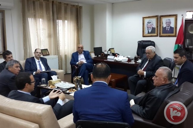 وزير العمل ورئيس مجلس ادارة بنك فلسطين يبحثان التعاون المشترك