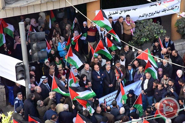 بلدية نابلس تنظم مسيرة جماهيرية نصرة للقدس