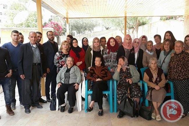 طلبة كلية فلسطين الاهلية الجامعية يزورون دار رعاية المسنين ببيت لحم