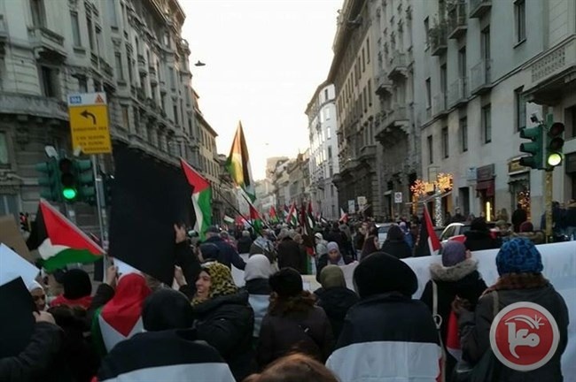 جاليتنا في ميلانو تنظم مظاهرة رافضة لقرار ترامب