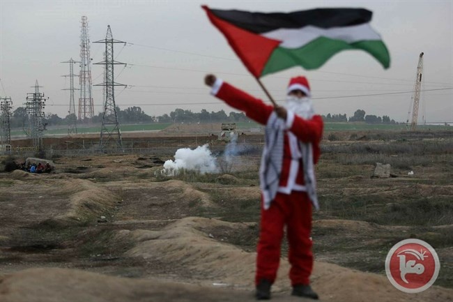 &quot;بابا نويل&quot; يتعرض للرصاص والغاز على حدود غزة