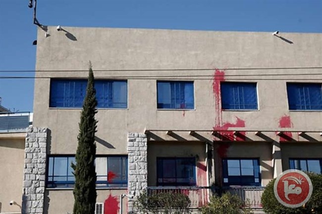 منظمة يسارية تهاجم سفارة اسرائيل في اثينا بالطلاء الاحمر