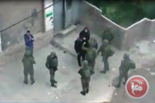 فيديو- هكذا يُعربد جنود الاحتلال وسط الخليل