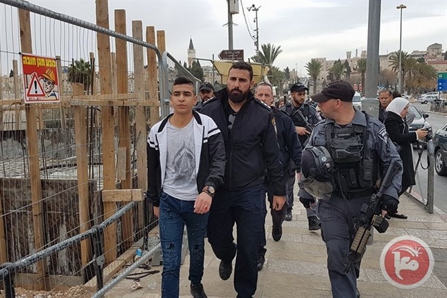 القدس- الاحتلال يعتقل فتى وسيدة ومسيرة منددة بقرار ترامب