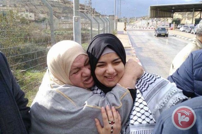 الإفراج عن طفلة أمضت عاما بسجون الاحتلال