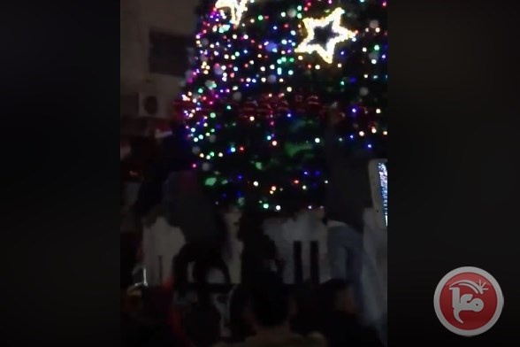 فتح: الاعتداء على شجرة الميلاد عمل مدان ويستوجب المساءلة