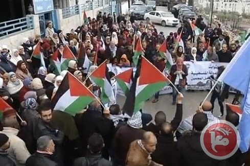 نابلس- اعتصام أمام مقر &quot;الاونروا&quot; احتجاجا على فصل 160 معلما