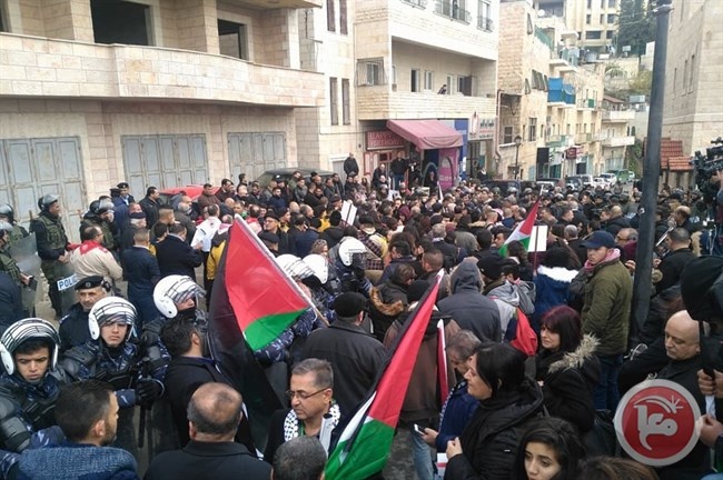 الشعبية تدعو لاستمرار الضغط لعزل ثيوفيلوس