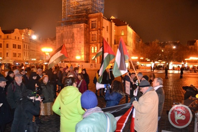 مسيرة امام سفارة اسرائيل في براغ تنديدا بجرائم الاحتلال
