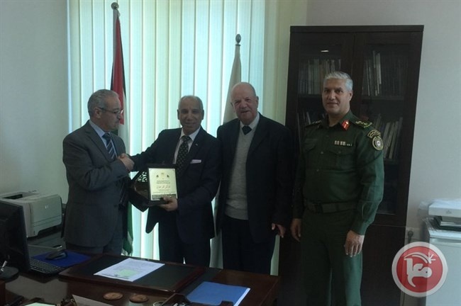 خالد يكرم الرئيس الفخري لاتحاد الجاليات في اوروبا