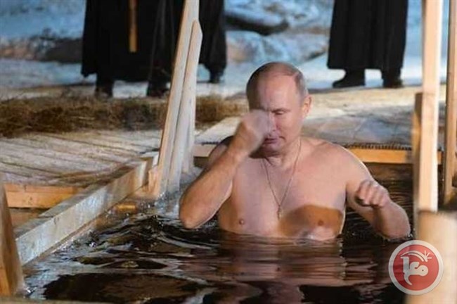 (شاهد)- بوتين يغطس في بحيرة متجمدة