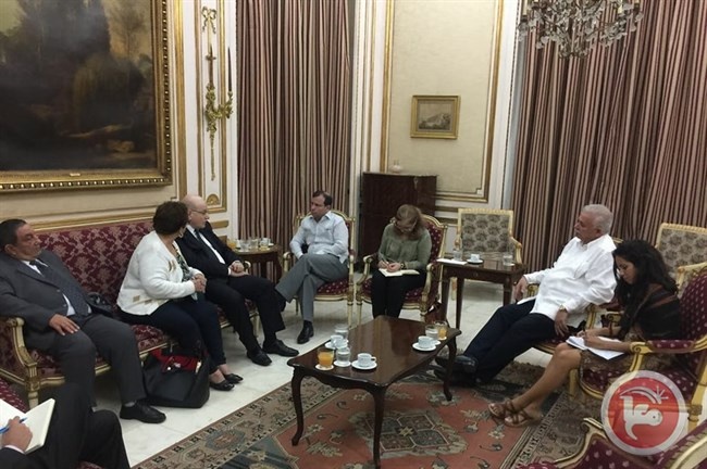 الديمقراطية تعقد اجتماعا مع رئيس المعهد الكوبي للصداقة