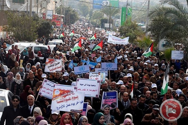 مسيرة رافضة لقرار تقليص المساعدات الامريكية بغزة