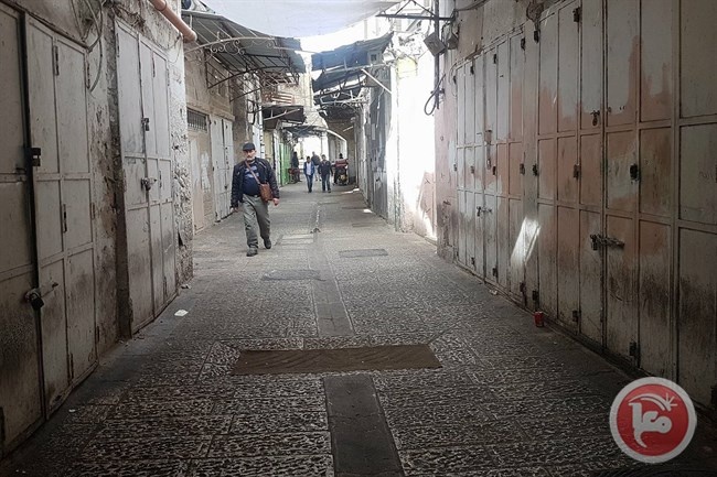 الاحتلال يعتقل شابا من القدس بعد الاعتداء عليه قرب باب حطة