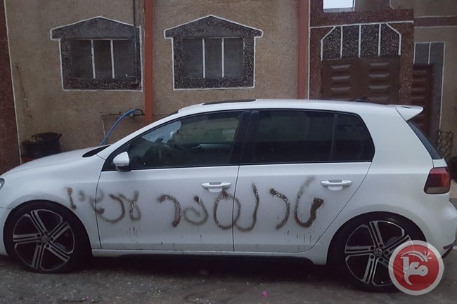 &lt;div&gt;صورة وتعليق: &lt;/div&gt;مستوطنون يخطون شعارات عنصرية على مركبات في جيت غرب نابلس