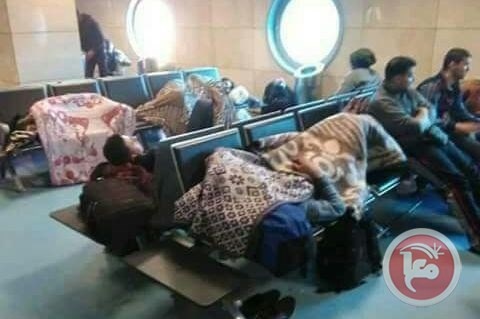 العالقون في مطار القاهرة يناشدون