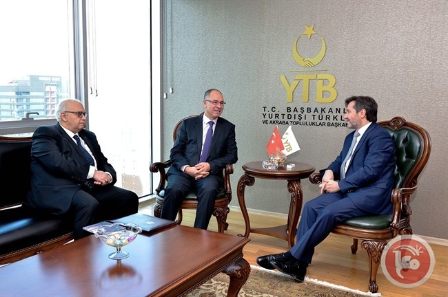 السفير مصطفى يبحث موضوع المنح التعليمية التركية