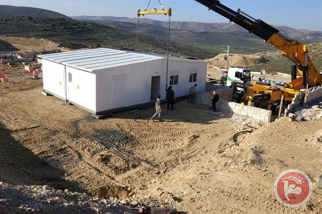 وضع المنزل الأول بمستوطنة &quot;عميحاي&quot; الجديدة