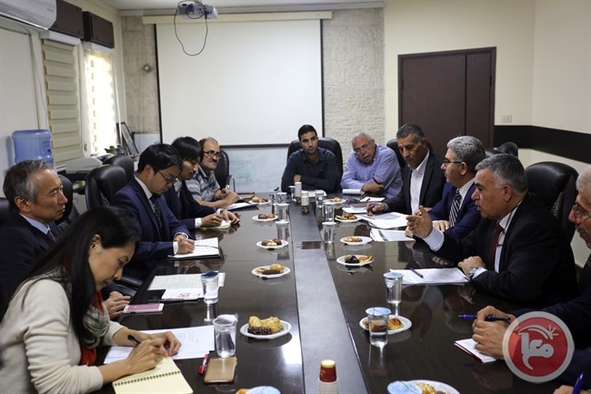 الأعرج يبحث مع السفير الياباني مشاريع قطاع النفايات الصلبة في فلسطين