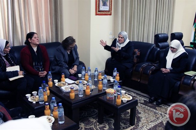 الوزيرة هيفاء الأغا تستقبل وفدا من مجلس إدارة طاقم شؤون المرأة
