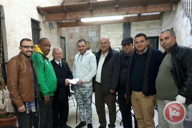 صندوق ووقفية القدس يدعم المواطن عمار الزارم بعد قرار إغلاق مطعمه
