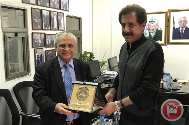 عمرو يكرم اللواء نظمي مهنا لدعمه جامعة القدس المفتوحة