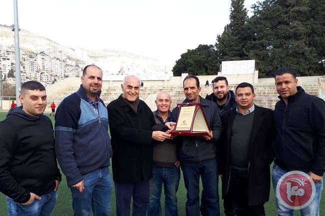 منيب المصري يدعم نادي أبناء القدس