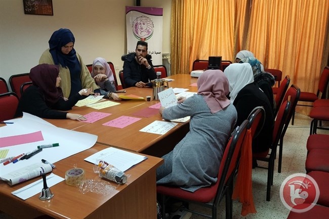 &quot;المرأة العاملة&quot; تنفذ سلسلة ورش توعوية في نابلس