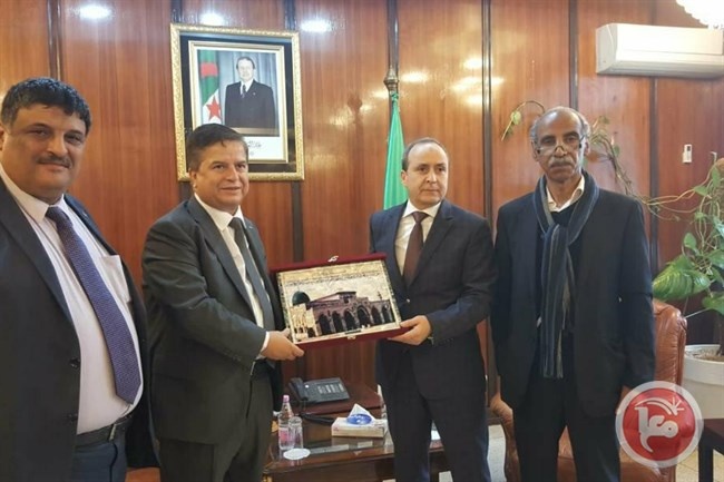 وزير الصحة يبحث التعاون مع نظيره الجزائري