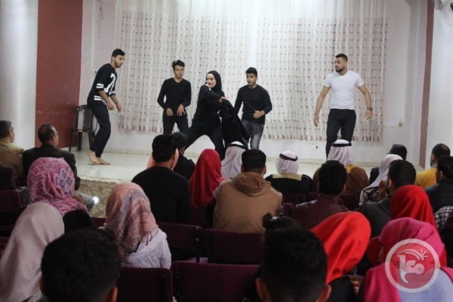 &quot;بروفة آخر كلام&quot; عرض مسرحي لتجسيد مشاكل الشباب في غزة