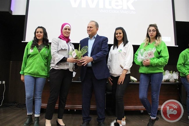 كلية فلسطين الاهلية الجامعية تحتفل بعيد الام