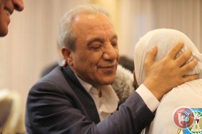 جهاز المخابرات العامة يكرم أمهات الأسرى والشهداء
