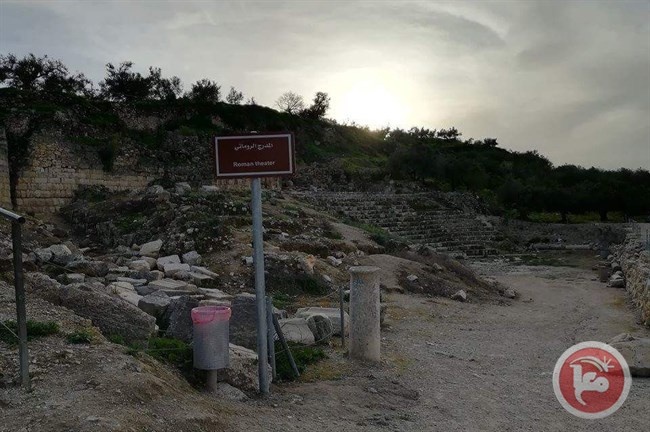 الاحتلال يزيل اليافطات الارشادية من المواقع الاثرية في سبسطية