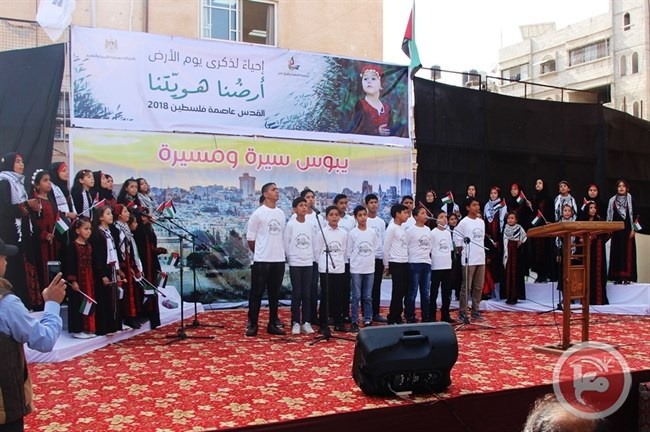 الآلاف من طلاب غزة يحيون ذكرى يوم الارض
