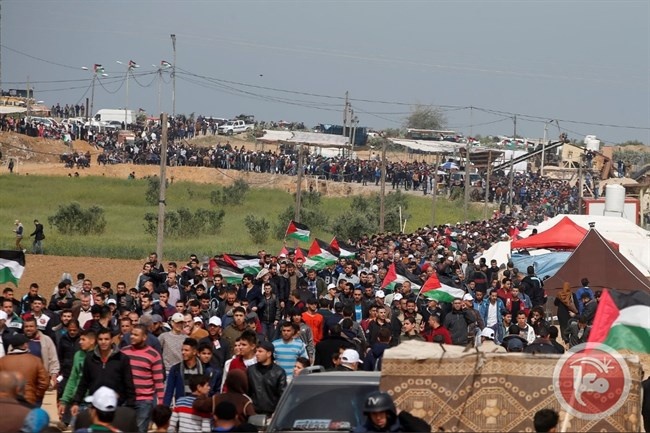 غزة تنتصر ... عشرات الالاف في مسيرة العودة بيوم الارض
