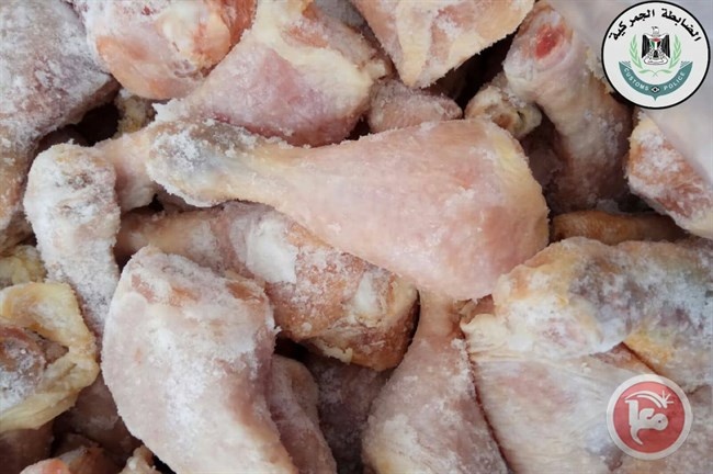 إتلاف دجاج غير صالح للاستهلاك في رام الله