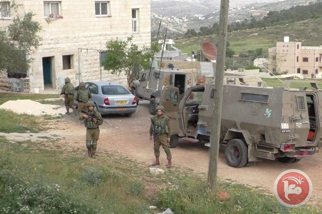 إصابة شاب بالرصاص الحي خلال مواجهات مع الاحتلال في قرية النبي صالح 