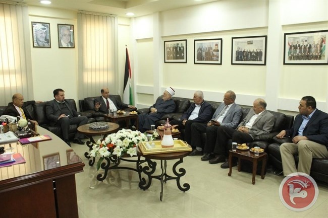 غرفة الخليل ولجنة أصدقاء جامعة القدس تبحثان التعاون المشترك