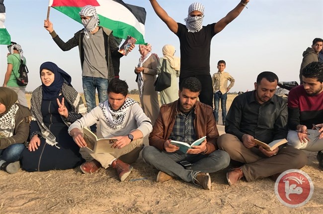 اطول سلسلة للقراءة على حدود غزة