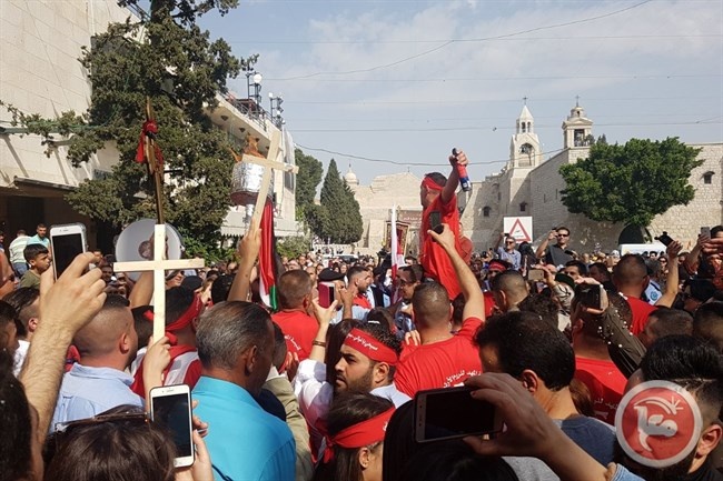 صور - الطوائف المسيحية الشرقية تحتفل &quot;بسبت النور&quot; ببيت لحم