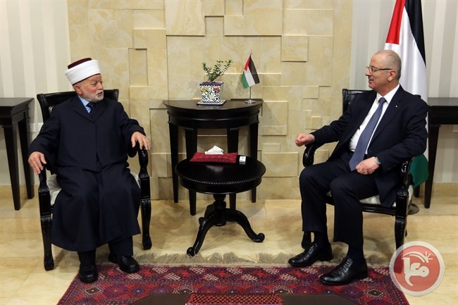 الحمد الله يستقبل مفتي القدس ويطلع على آخر التطورات