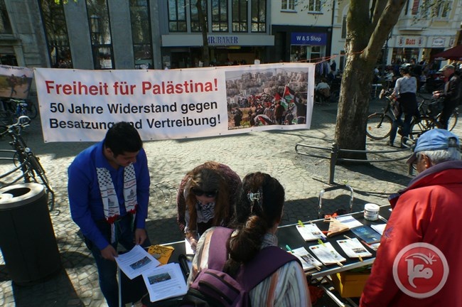 تظاهرة كبيرة في ساحة بون الألمانية تضامنا مع الفلسطينيين